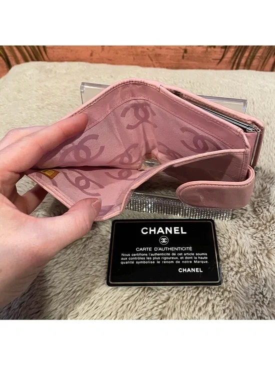 Chanel Cambon Pink Quilted Calfskin
Leather with Black Large CC Bi-fold Wallet - Picture 6 of 13